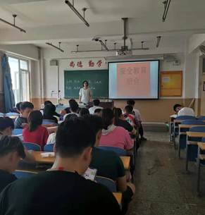 说明: C:\Users\Administrator.USER-20151120PT\Desktop\工程管理学院活动照片\安全教育班会\23d54dc03c5b71d5e7d838d252296ba.jpg